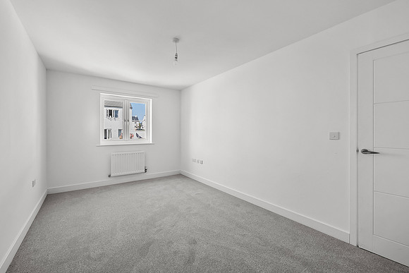 18 Buzzard Way - Bedroom 1 - 0003