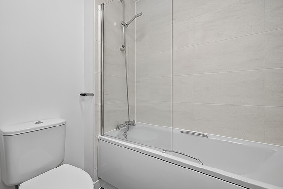 Plot 20 - 6 Lord Meadow - Bathroom - 0002