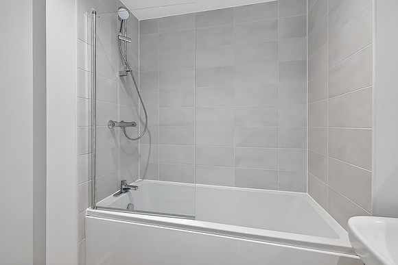 Plot 24 - 8 Holly Tree Gardens - Bathroom - 0003
