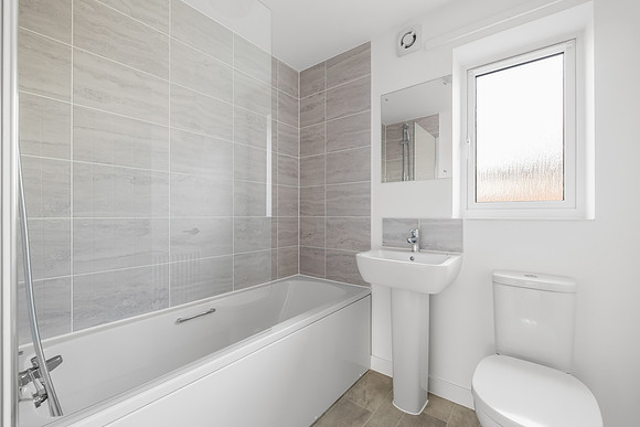 Newton Abbot - 43 Sovereign Road - Bathroom - 02
