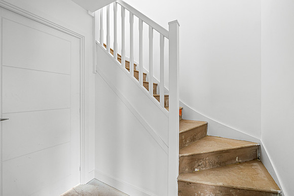 Plot 354 - 14 Goldfinch Park - Hallway - 02