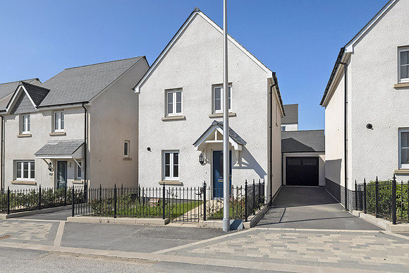 18 Buzzard Way - Front - 0003