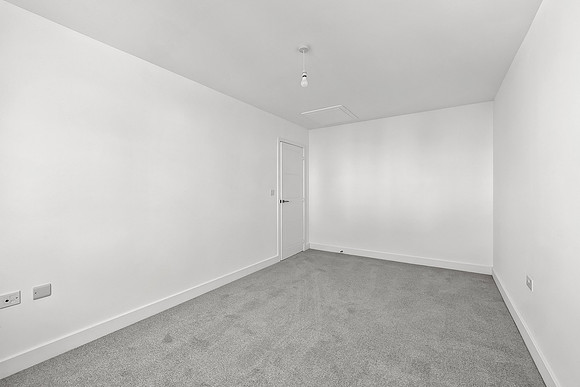 18 Buzzard Way - Bedroom 1 - 0004