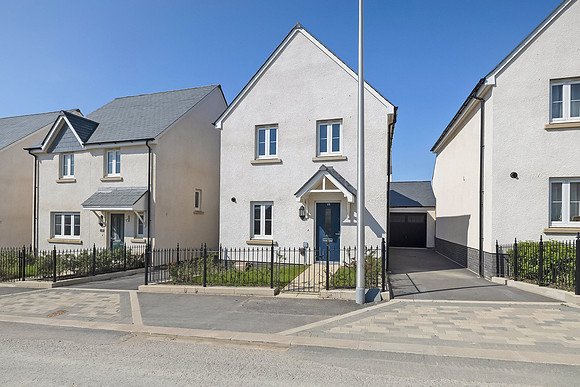 18 Buzzard Way - Front - 0001