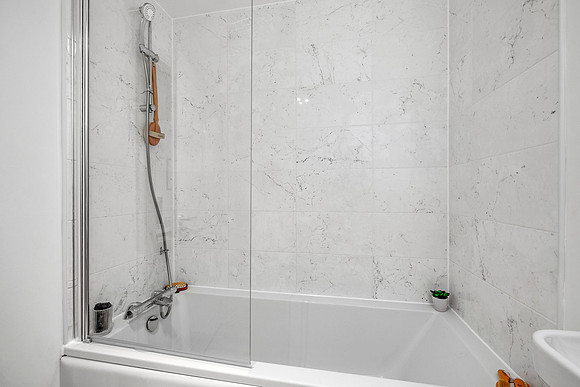 The Tors - Plot 180 - 35 Vixen Tor Road - Bathroom - 0003