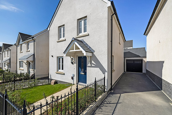 18 Buzzard Way - Front - 0005