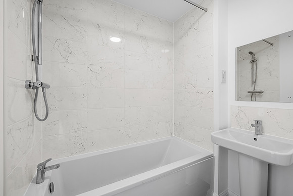 Plot 8058 Haldon Reach - 30 Villiers Road - Bathroom - 0003